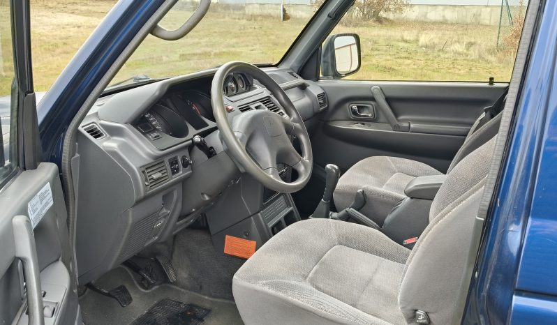 
								MITSUBISHI MONTERO full									