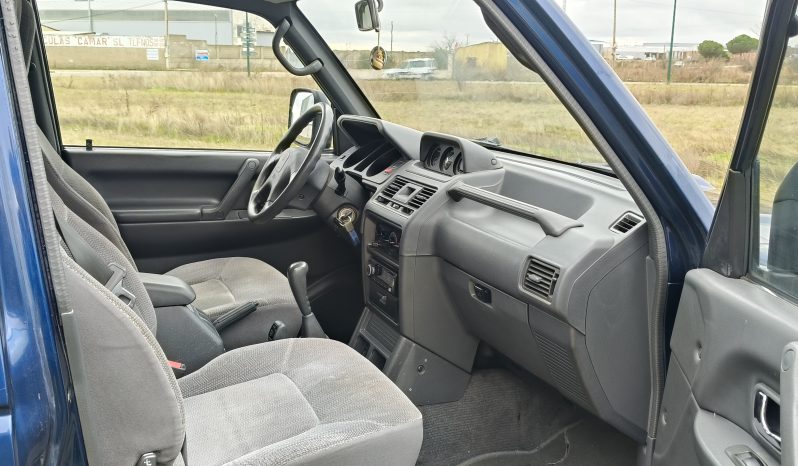 
								MITSUBISHI MONTERO full									