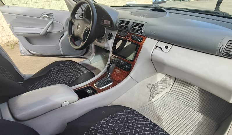 
								MERCEDES C220CDI 285.000KM full									