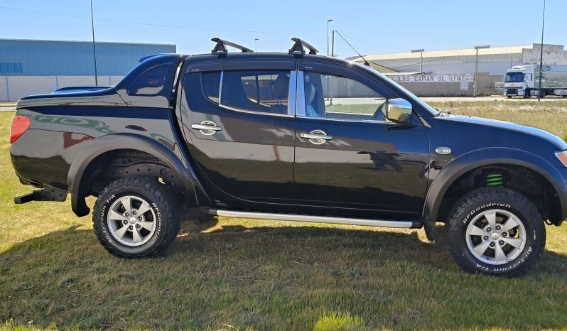 
								Mitsubishi l200 66.000km homologada full									