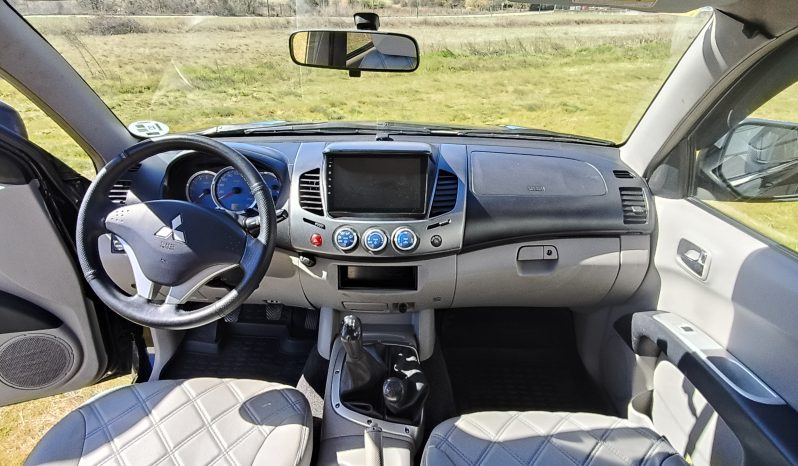 
								Mitsubishi l200 66.000km homologada full									